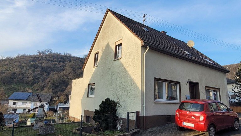 Vorder- und Seitenansicht B�renbach bei Kirn Einfamilienhaus Einfamilienhaus mit Garten