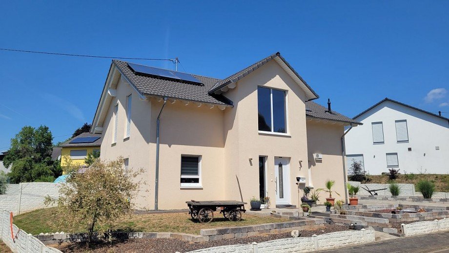 linke Seite Einfamilienhaus Bergen