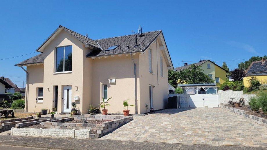rechte Seite Einfamilienhaus Bergen