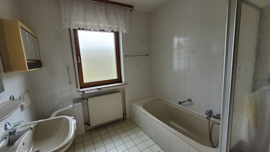 Badezimmer im EG Einfamilienhaus Idar-Oberstein / G�ttschied
