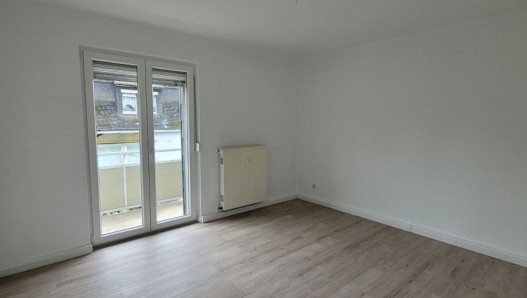 Wohnzimmer Idar-Oberstein Wohnung Helle 4-Zimmer-Wohnung in Idar mit Balkon und Gartenmitbenutzung
