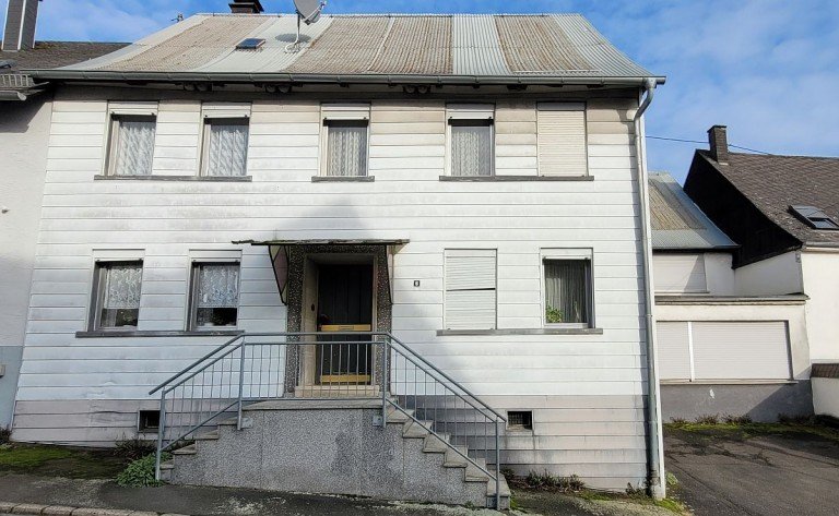 Vorderansicht Vollmersbach Haus Einfamilienhaus mit gewerblichem Anbau