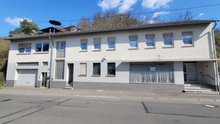 Vorderansicht Idar-Oberstein / Weierbach Mehrfamilienhaus Wohn- und Gesch�ftshaus imit Garage in Weierbach