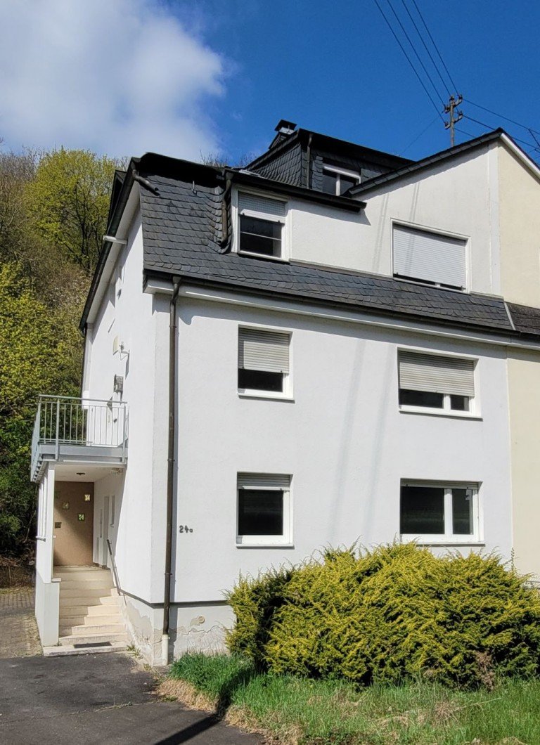 Vorderansicht Idar-Oberstein Mehrfamilienhaus W�rmeged�mmte Doppelhaush�lfe als Ein- bis Dreifamilienhaus