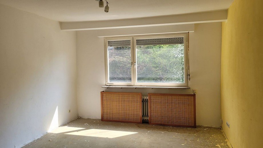 Wohnzimmer 2. OG Mehrfamilienhaus Idar-Oberstein