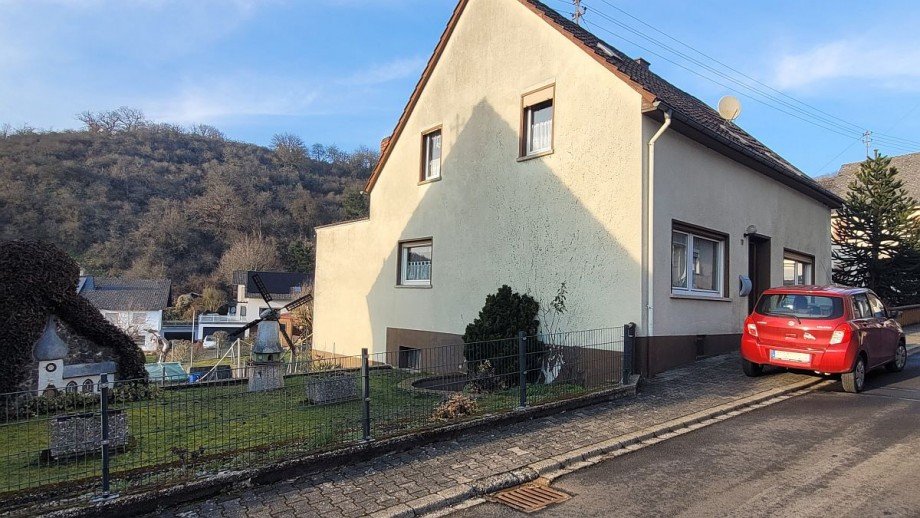 Linke Seite mit Garten Einfamilienhaus B�renbach bei Kirn