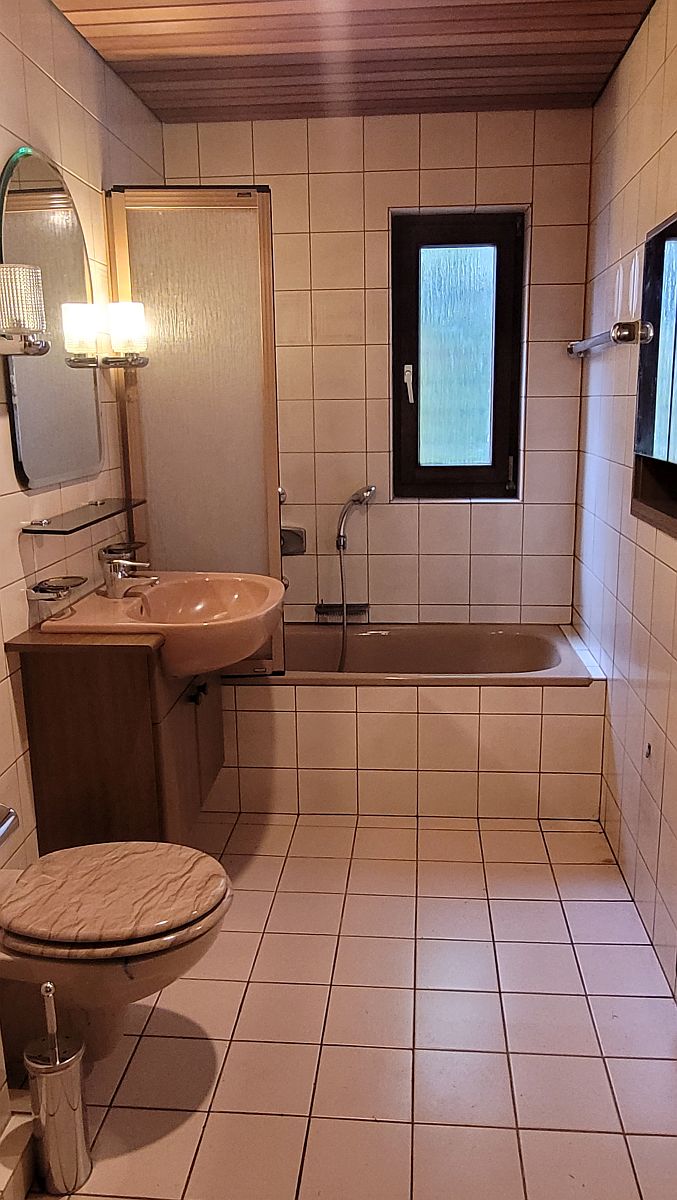 Bad im EG Haus Idar-Oberstein/ Stadtteil Oberstein