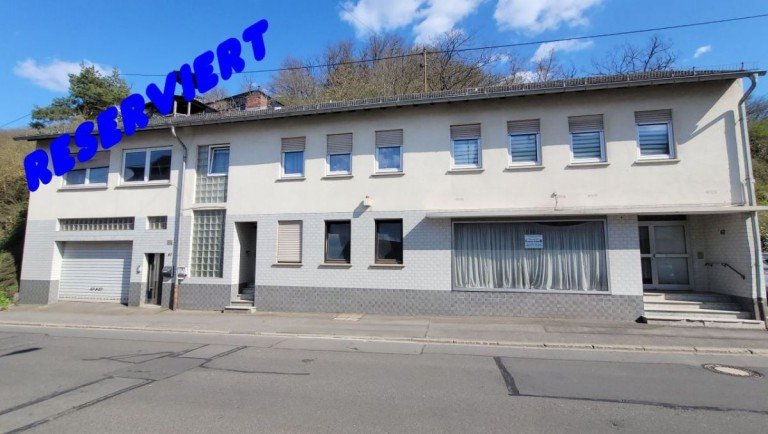 Vorderansicht Reserviert Idar-Oberstein / Weierbach Mehrfamilienhaus Wohn- und Gesch�ftshaus imit Garage in Weierbach