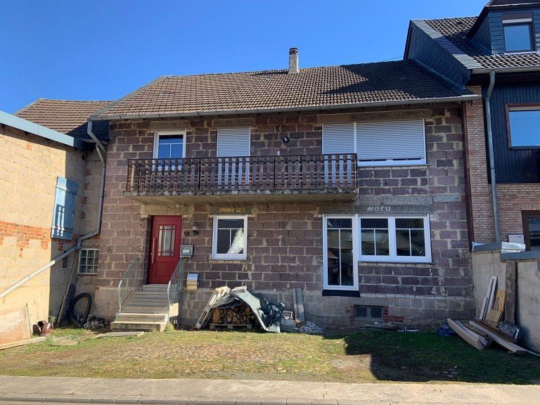 Vorderansicht Merxheim Mehrfamilienhaus Vermietetes Zweifamilienhaus mit Nebengeb�ude und Gartengrundst�ck