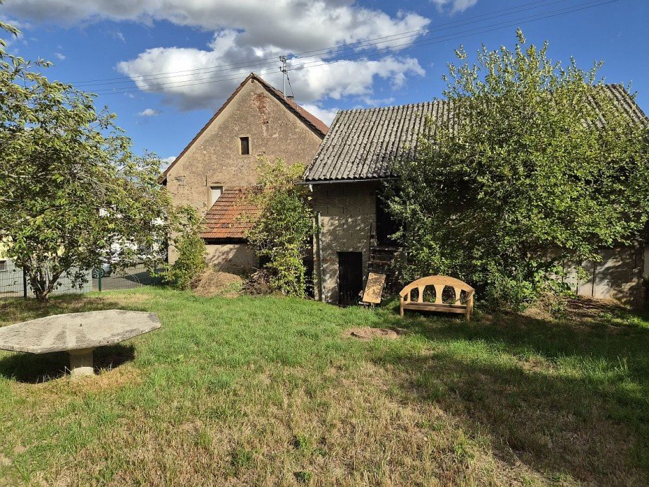 Garten und R�ckseite Einfamilienhaus Sien