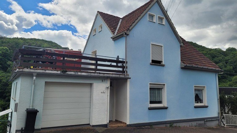 Vorderansicht Fischbach Haus Freistehendes Ein- bis Zweifamilienhaus mit Garage