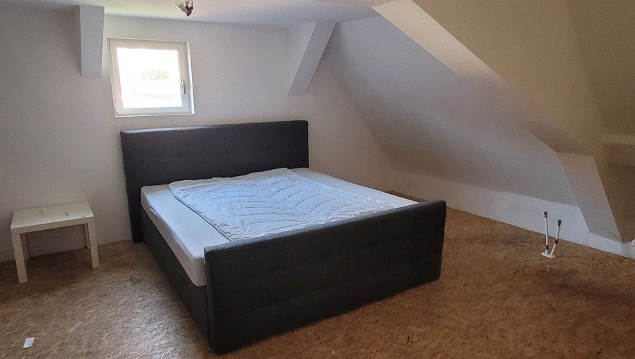 Zimmer im DG Zweifamilienhaus B�renbach