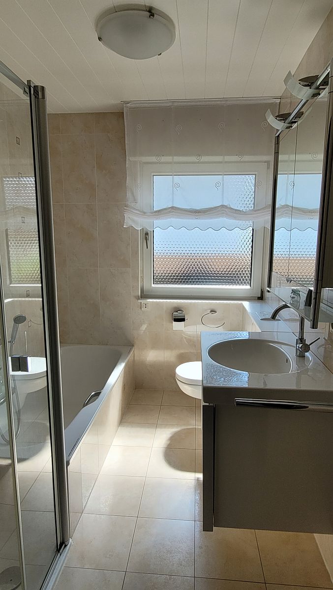 Badezimmer Zweifamilienhaus Idar-oberstein OT Mittelbollenbach