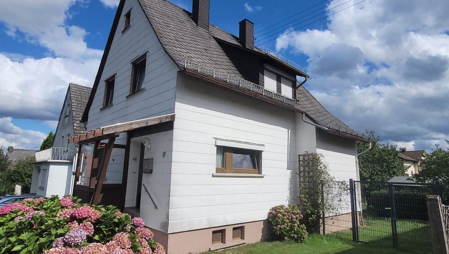 Rechte Seite Einfamilienhaus Stipshausen