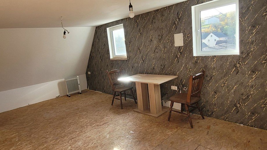 Zimmer 2 im DG Zweifamilienhaus B�renbach