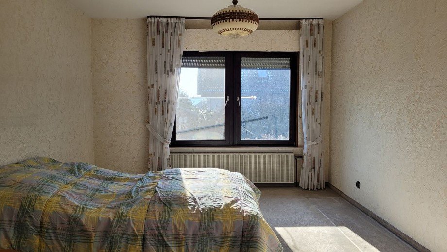 Schlafzimmer im EG Einfamilienhaus Hennweiler