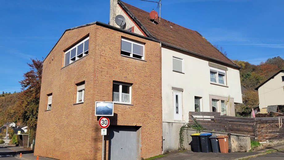 Seitenansicht Zweifamilienhaus B�renbach