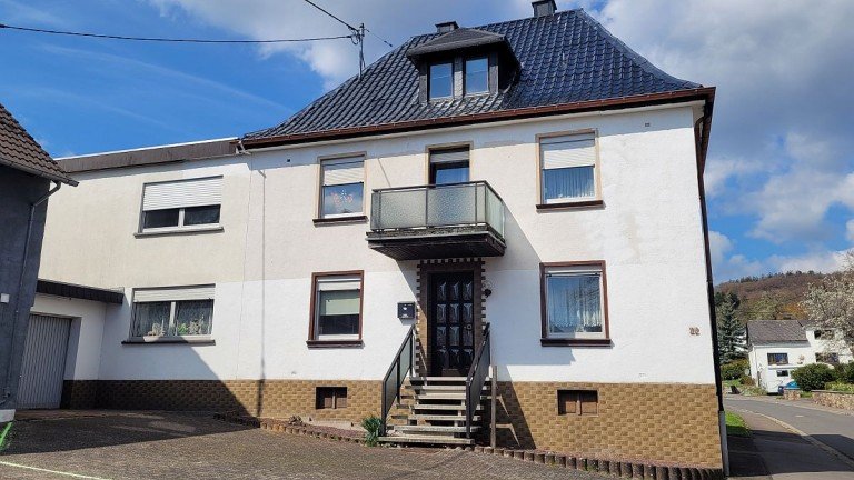 Vorderansicht Bruchweiler Haus Freistehendes Ein- bis Zweifamilienhaus mit Garage und gro�em Garten
