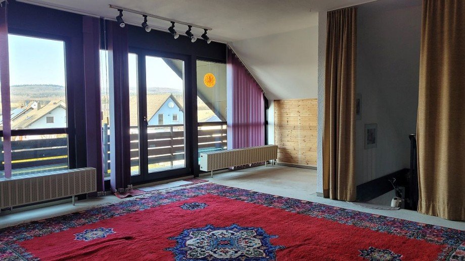 Gro�es Zimmer im DG Einfamilienhaus Hennweiler
