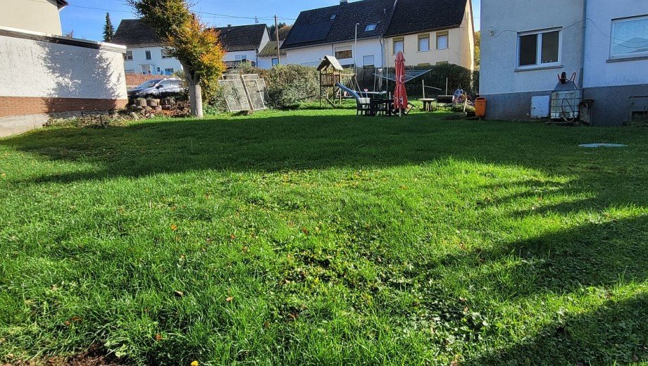 Garten Zweifamilienhaus B�renbach