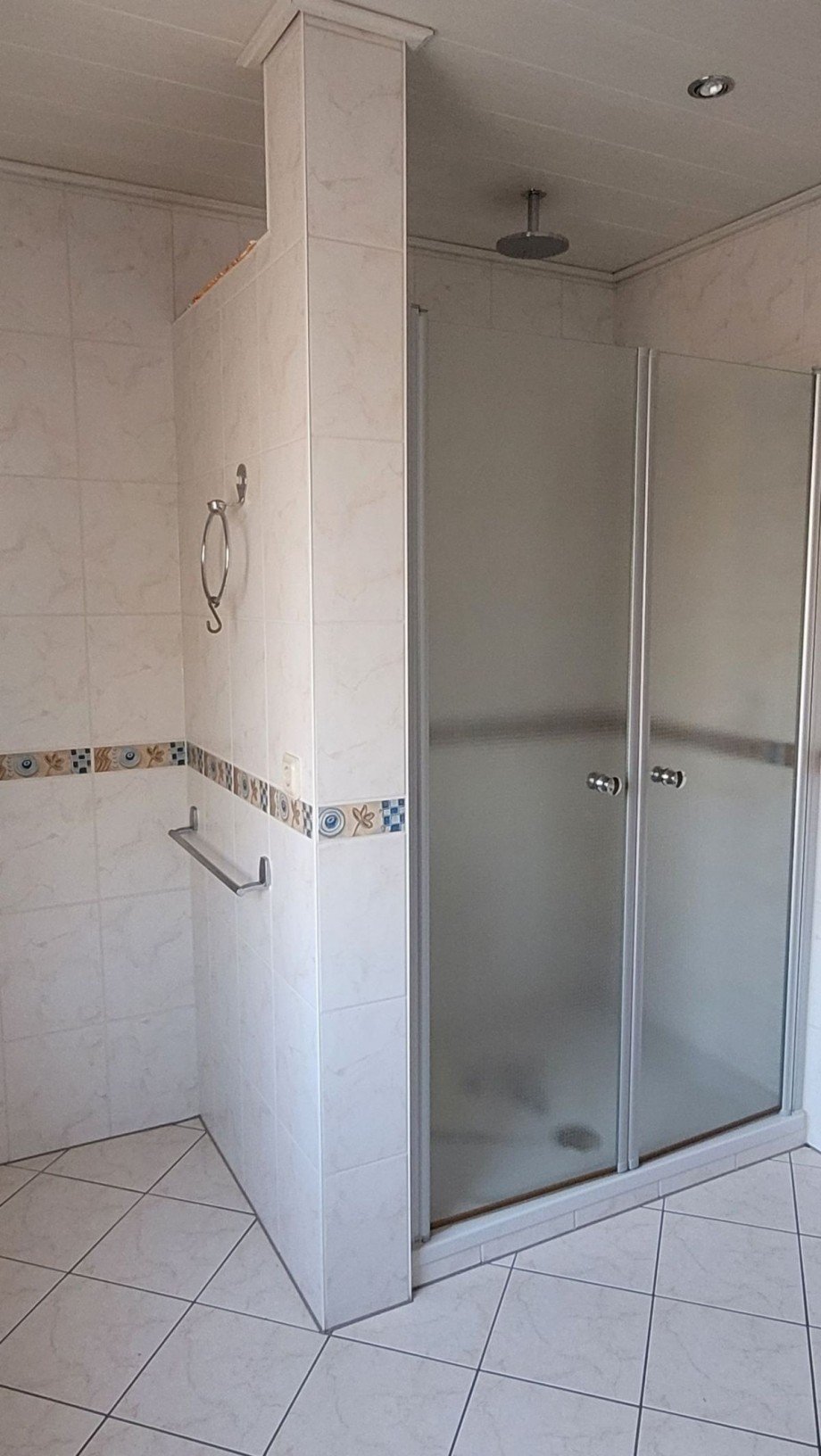 Bad im EG Einfamilienhaus Hennweiler